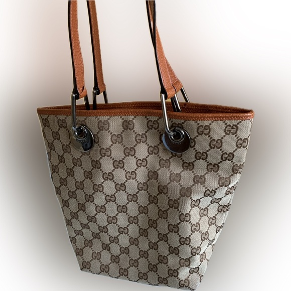 Gucci GG Canvas Eclipse Brown Shoulder Bag with silver hardware. - Picture 4 of 16